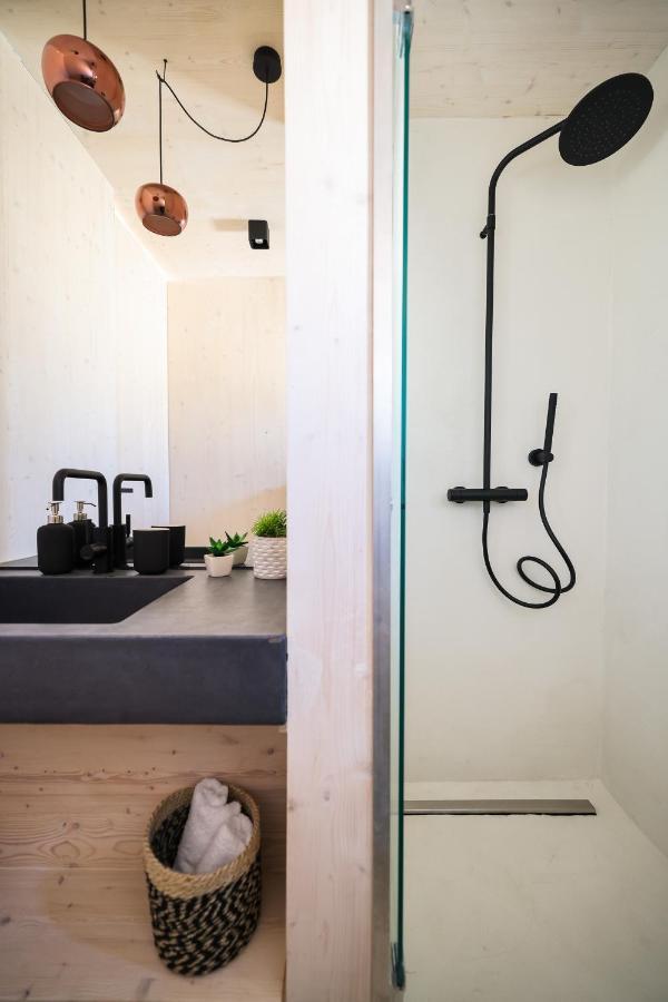 Arcadia Eco-Luxe Mobile Homes With Infinity Pool By Oiko Collection Privlaka  Exteriör bild