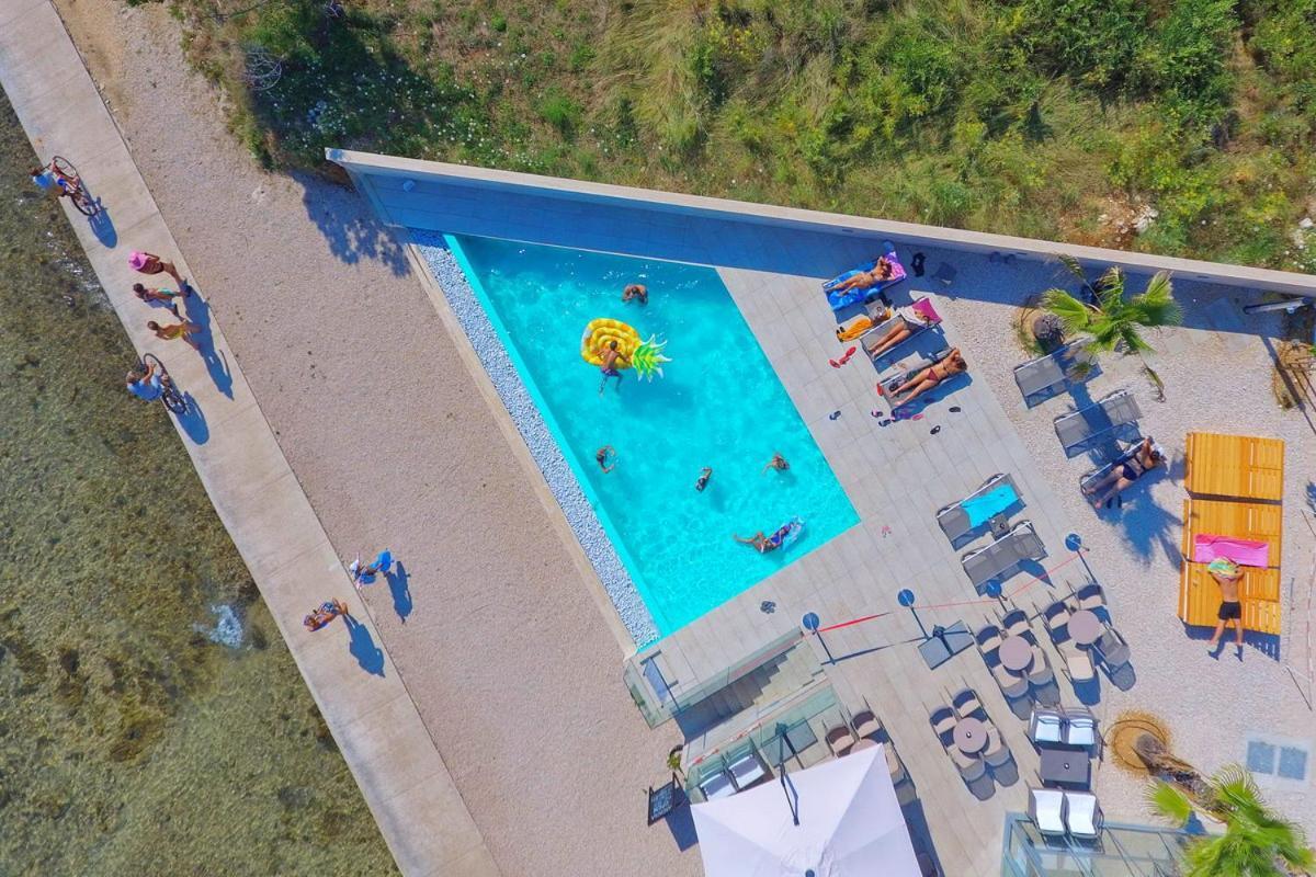 Arcadia Eco-Luxe Mobile Homes With Infinity Pool By Oiko Collection Privlaka  Exteriör bild